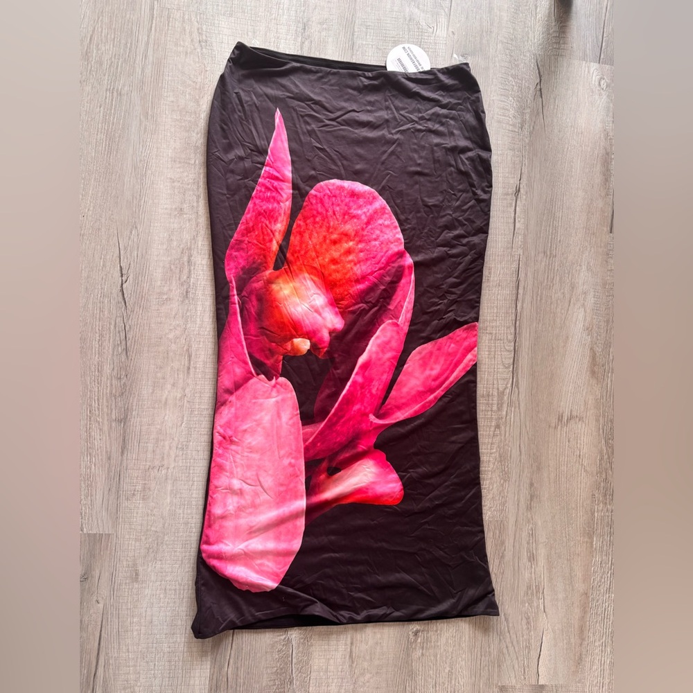 Elegant Black and Pink Maxi Dress - Picture 3 of 4